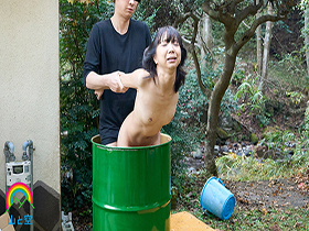 劣等返済ドラム姦　お父さんとお母さんが私を残していなくなりました…今日からドラム缶がお家です　無口な東南アジア少女イチカ１４６ｃｍ　サンプル画像05